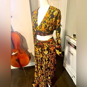 Golden/black pant set